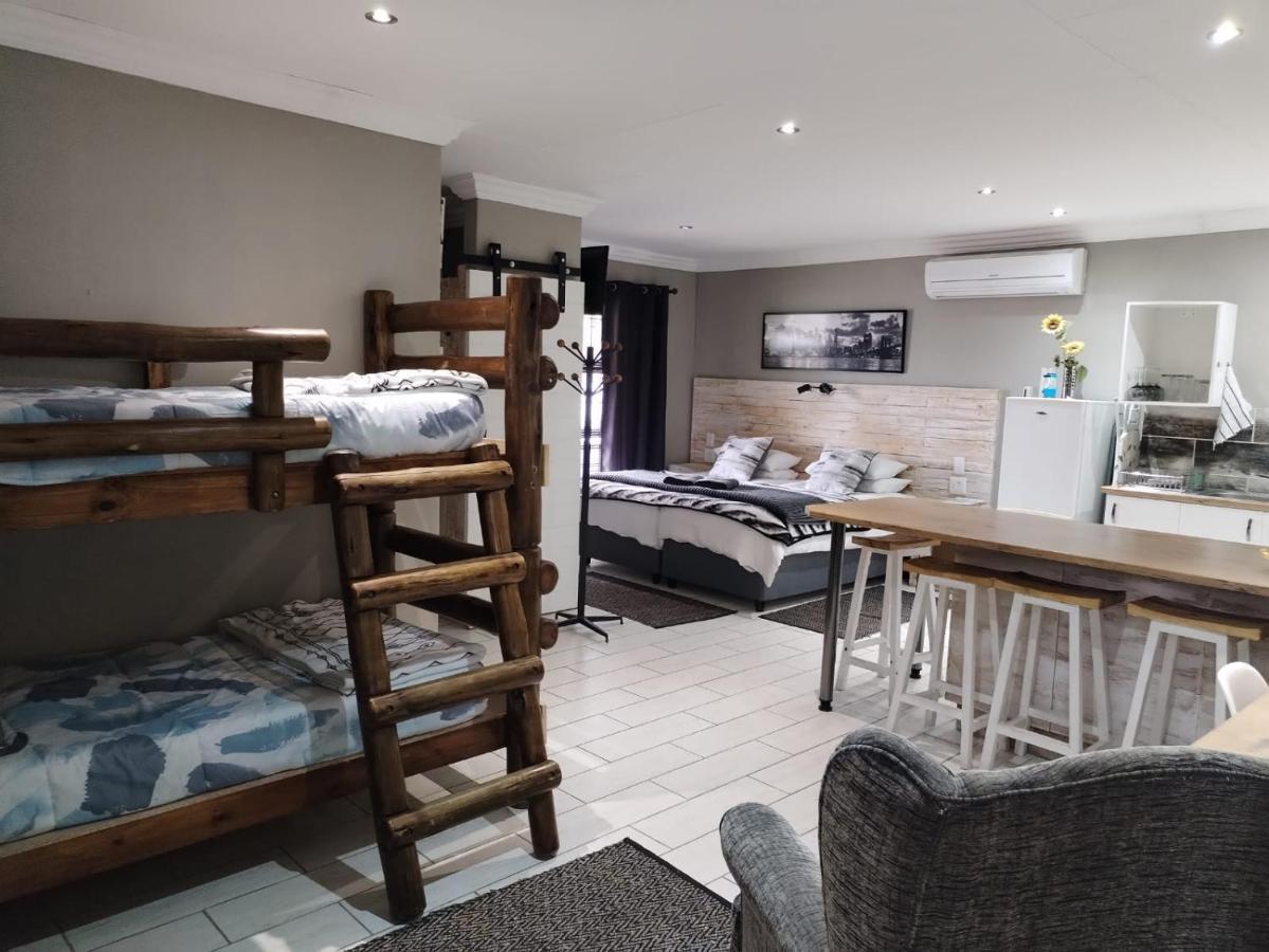 Villa Mariss Guesthouse Kraaifontein Ngoại thất bức ảnh