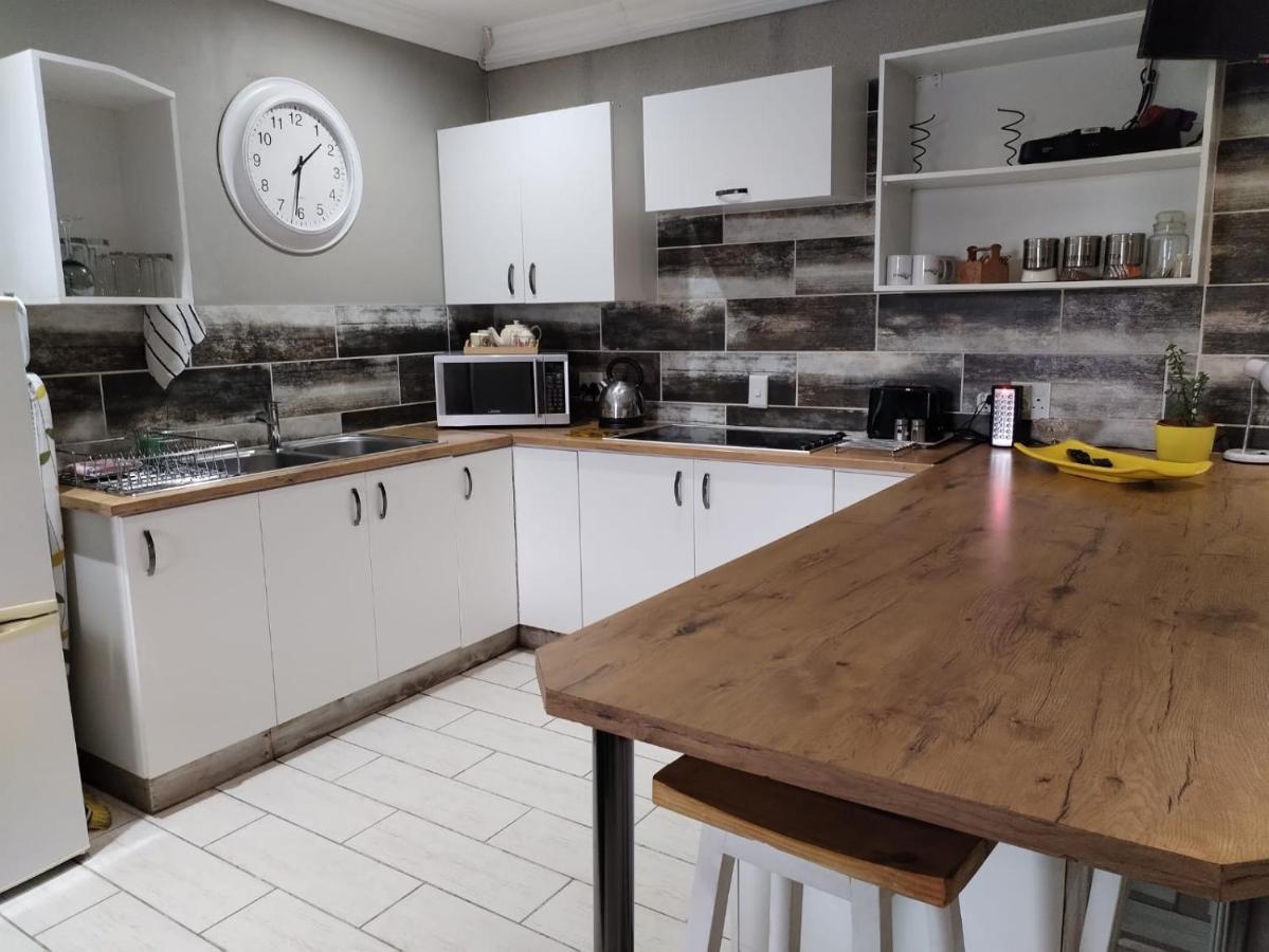 Villa Mariss Guesthouse Kraaifontein Ngoại thất bức ảnh