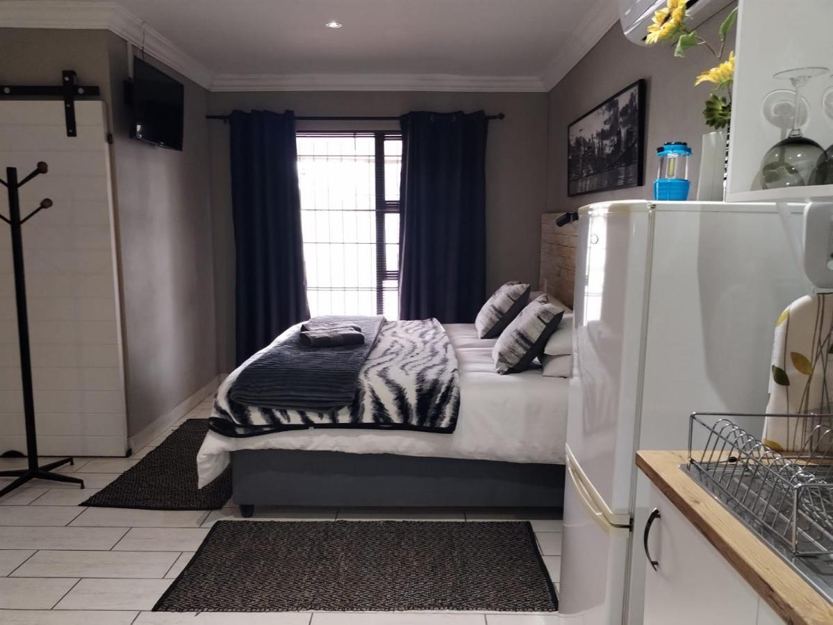 Villa Mariss Guesthouse Kraaifontein Ngoại thất bức ảnh